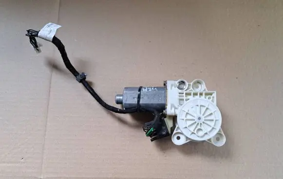 Mercedes-Benz E W211 Front door window regulator motor A2118203042