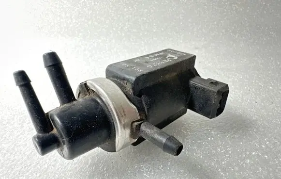 Audi A4 S4 B5 8D Turbo solenoid valve 8D0906627 72190332 98T153