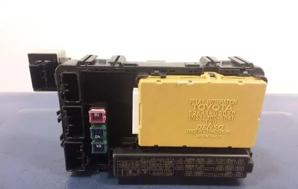 Toyota Corolla E110 Fuse box set 82611-02010