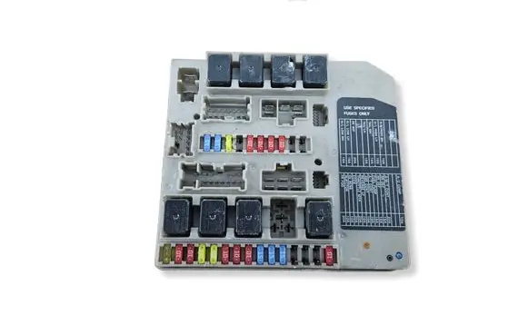 Renault Clio III Fuse box set PPT30M10