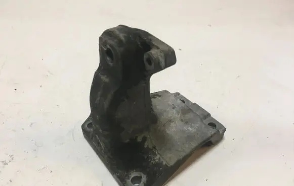 BMW 5 F10 F11 Engine mounting bracket 6788612