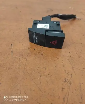 Skoda Rapid (NH) Hazard light switch 5JA953507F