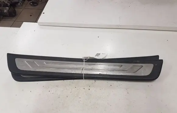 KIA Sorento sill trim set (inner) 858812P100