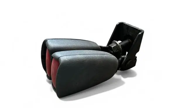 Middle seatbelt buckle (rear)