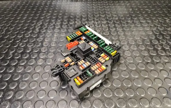 BMW 7 F01 F02 F03 F04 Fuse module 9210857