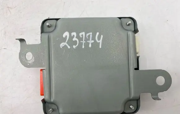 Toyota Auris E180 Battery control module 8989212010