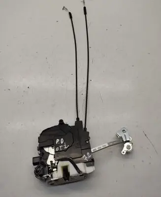 Mitsubishi Outlander Front door lock 07917