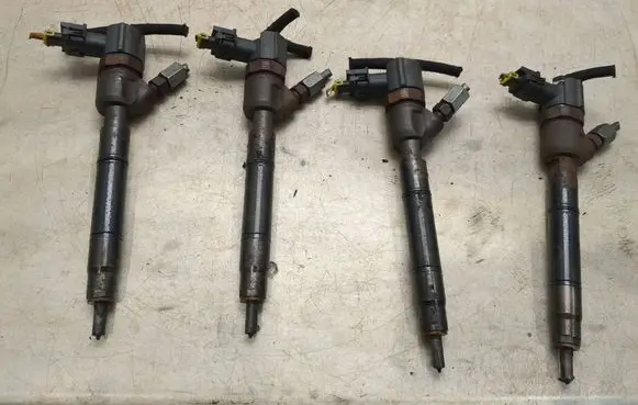 Hyundai ix20 Fuel injectors set 0445110320