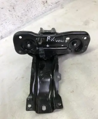 Mercedes-Benz GLA H247 Muffler mount bracket/holder A1776203400