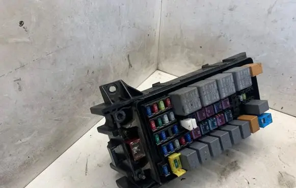 KIA Sorento Fuse module 911613E040