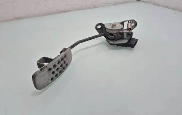 Nissan X-Trail T30 Accelerator throttle pedal 
