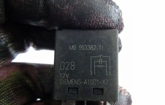 Mitsubishi Pajero Pinin Other relay MB95338211
