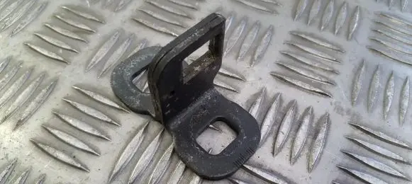 Renault Clio III Front door lock loop/hook striker 820000899
