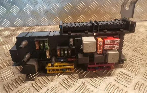 Mercedes-Benz E W212 Fuse box set 2129060505
