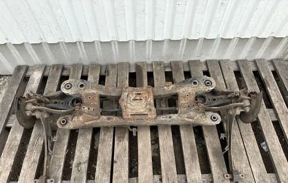 Toyota Avensis T270 Rear axle beam