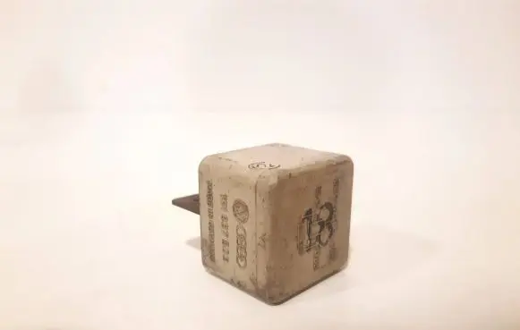 Volkswagen PASSAT B3 Other relay 191937503