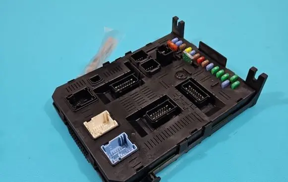 Peugeot 307 Central body control module 9660105980 IMPRK1400454