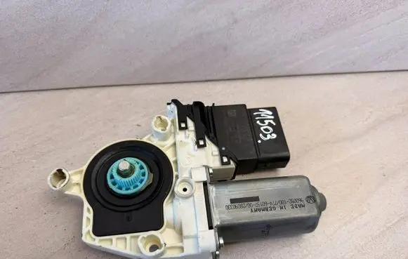 Volkswagen Jetta VI Rear door window regulator motor 1K0959704AG