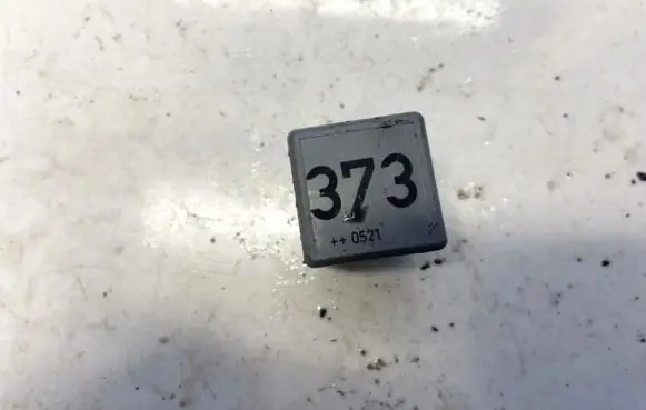 Volkswagen PASSAT B5 Other relay 8d0951253a