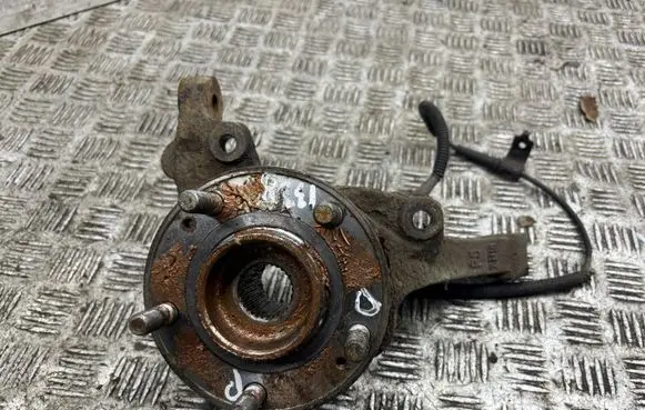 Front wheel hub