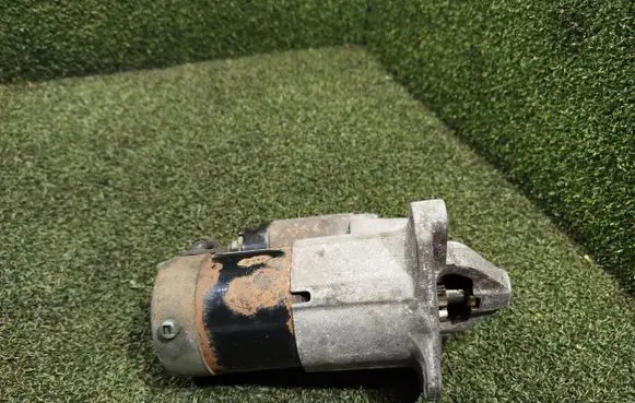 Renault Kangoo II Starter motor 8200584675 M000T87881