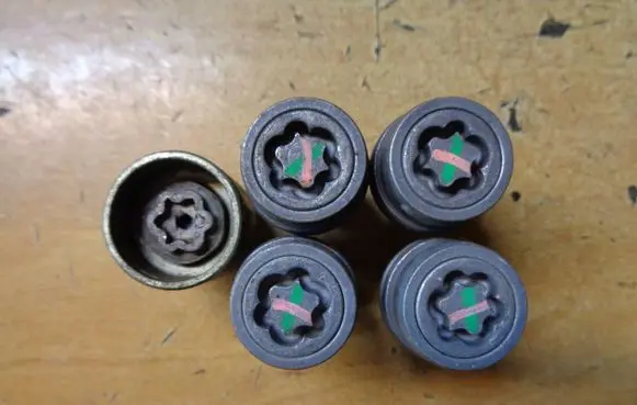 Toyota Aygo AB40 Anti-theft wheel nuts and lock