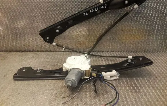BMW 3 E90 E91 Front door electric window regulator 7060265