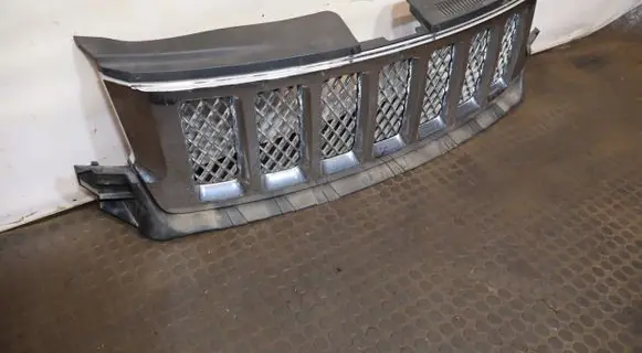 Chrysler Grand Voyager V Front grill