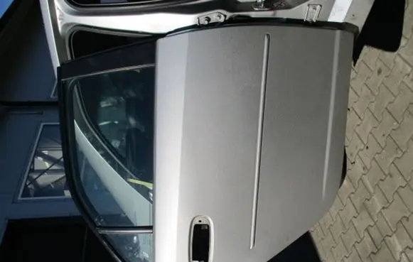 Cadillac CTS Rear door
