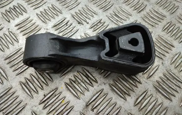 Peugeot 508 Engine mount bracket