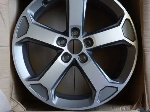 Audi Q2 - R18 alloy rim 81A601025AD