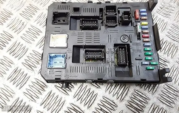 Citroen C4 I Fuse module 9660105980