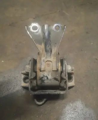 Mitsubishi ASX Engine mount bracket