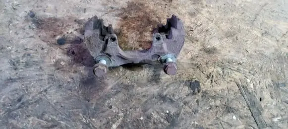 Volkswagen Transporter - Caravelle T5 Front Brake Caliper Pad/Carrier 