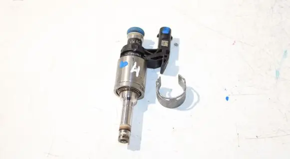 Volkswagen Golf VII Fuel injector 04E906036E 0261500132