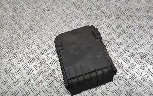 Volkswagen PASSAT B7 Fuse box cover 014189871 1K0937132F 17180061