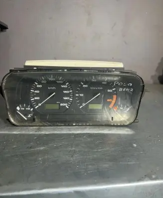 Volkswagen Polo III 6N 6N2 6NF Speedometer (instrument cluster) 87001323