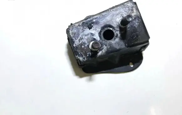 Toyota Prius (XW20) Engine mounting bracket