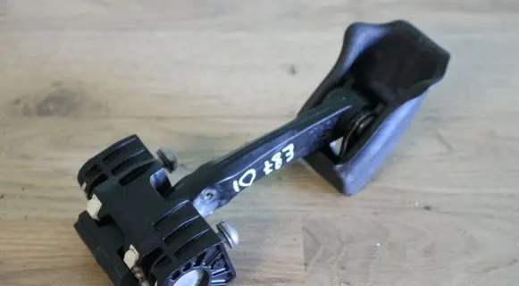BMW 1 E81 E87 Front door check strap stopper 7070333