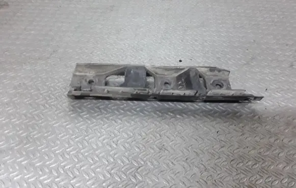 Volkswagen PASSAT B6 Front bumper mounting bracket 3C0807184