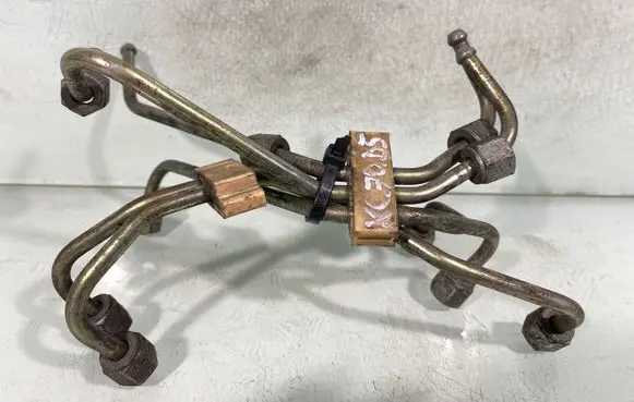 Volvo XC70 Fuel injector supply line/pipe 