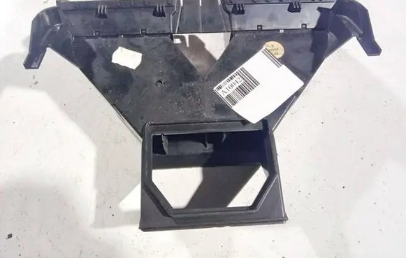 Volkswagen Golf V Dash center air vent grill 1k0819735