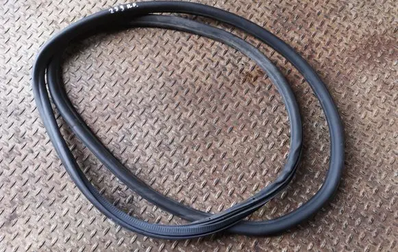 Opel Mokka X Front door rubber seal