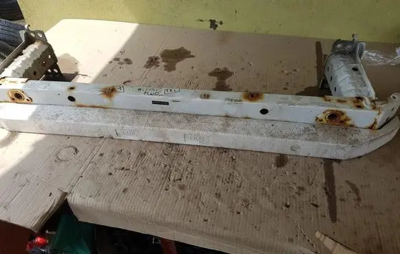 Toyota Avensis T220 Front bumper support beam