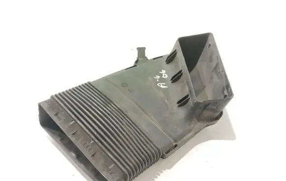 Audi A4 S4 B7 8E 8H Air intake duct part 8E0129617 8E0129617D