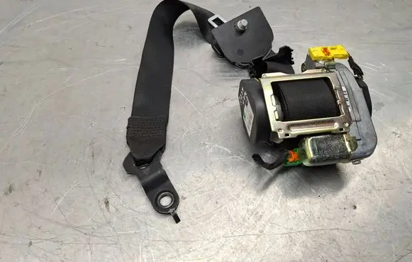 Mercedes-Benz E W211 Front seatbelt 561014601