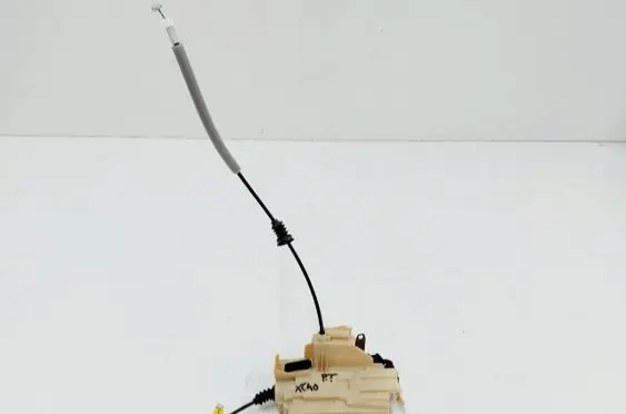Volvo XC40 Rear door lock 32131413