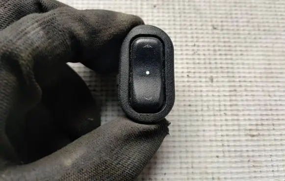 Opel Zafira A Electric window control switch 90561388 13363100