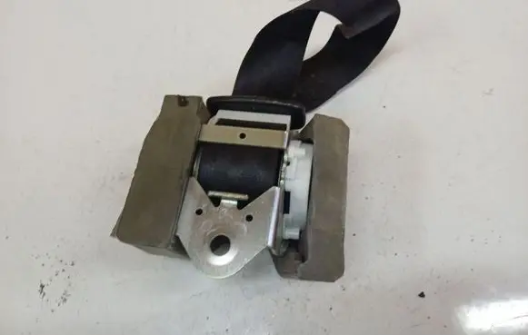 Audi A3 S3 8P Rear seatbelt 33040488