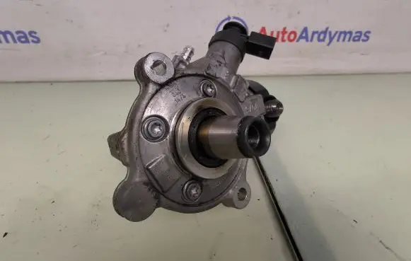 BMW 1 F20 F21 Fuel injection high pressure pump 8577648 13518577648 0445010519